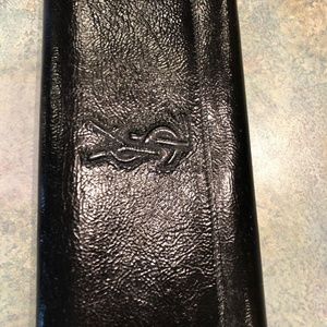 YSL clutch black 100 % Authentic, it was dyed .